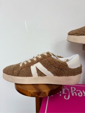 Hey Girl by Corkys No Chaser Camel Shearling Sneakers Size 8 NIB